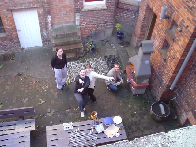 Trixi, Jessi, Anja and Tino - what are they doing?